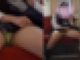 【電車対面】見せつけながらアソコをさわる彼女!!(●ω●;)【正面ぱんちら】