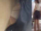 [★顔出し]パンチラ盗撮 OLさん 電車内で白パンツを無理矢理気味に撮影