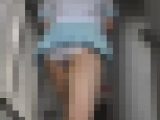 超ミニスカ階段パンチラ６　（晴美ちゃん）